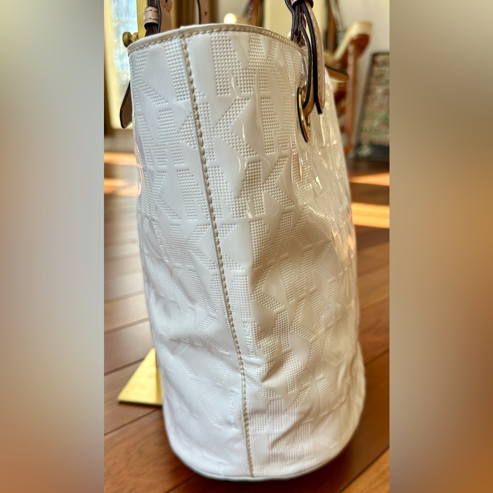Michael Kors White Patent Leather Monogram Tote with Butterfly Accent Charm - Picture 4 of 11